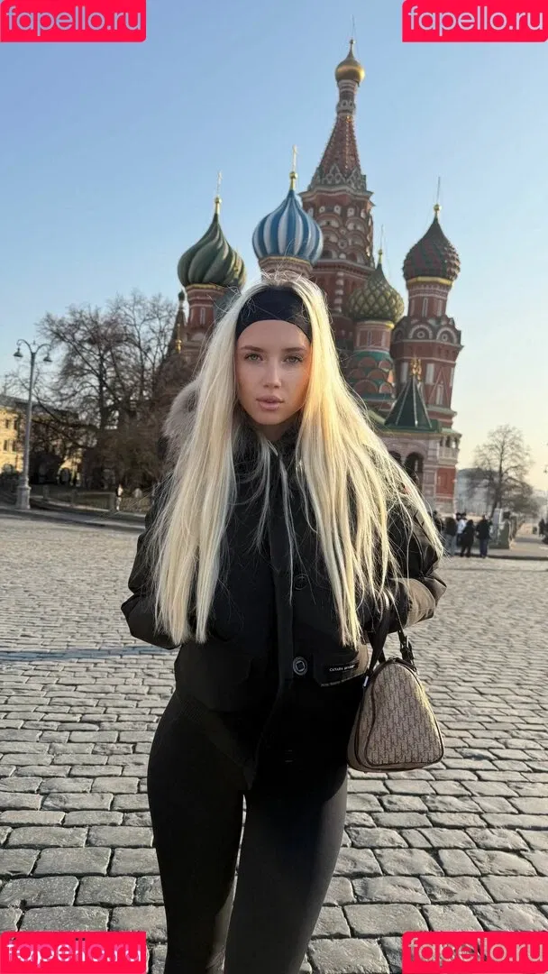 Polina Malinovskaya / polinamalinovskaya Onlyfans Photo Gallery 
