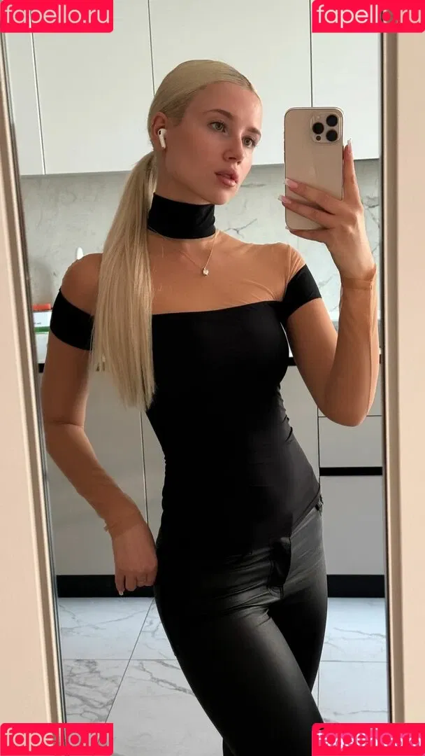 Polina Malinovskaya / polinamalinovskaya Onlyfans Photo Gallery 