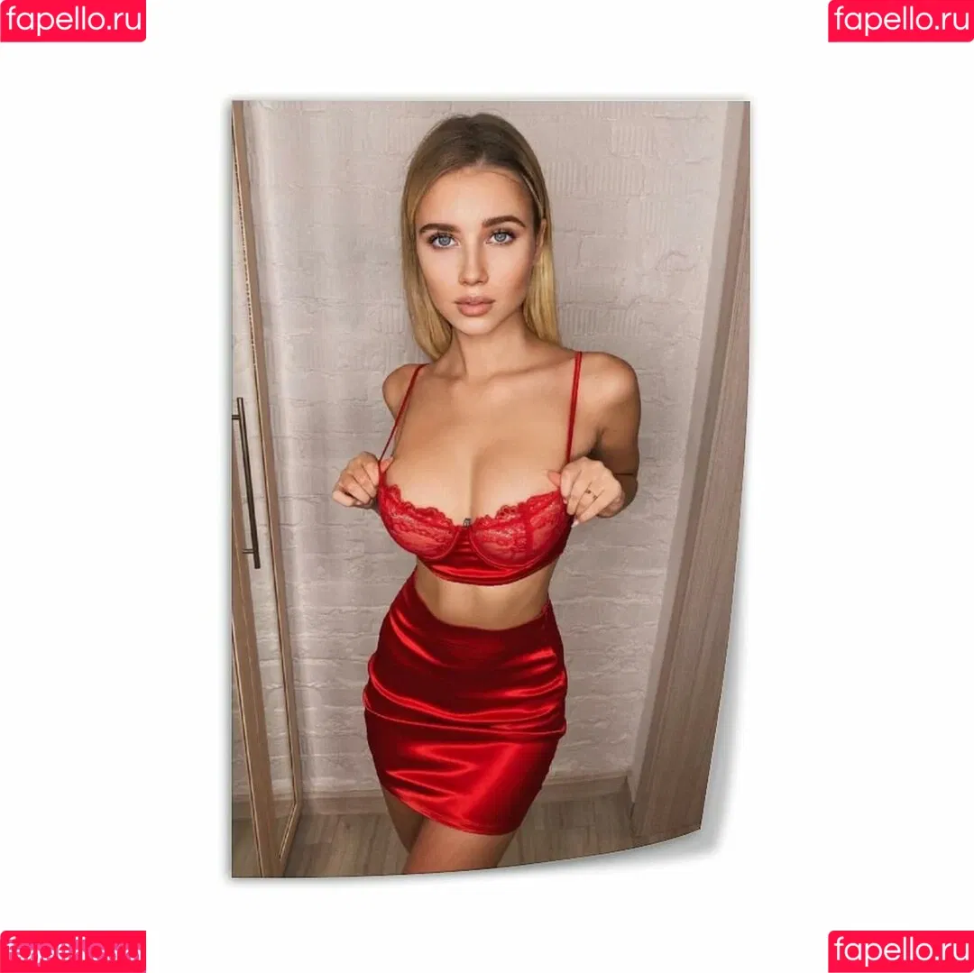 Polina Malinovskaya / polinamalinovskaya Onlyfans Photo Gallery 