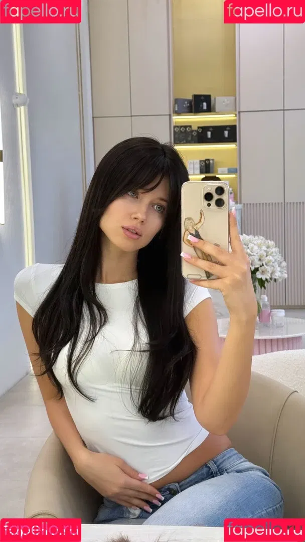 Polina Malinovskaya / polinamalinovskaya Onlyfans Photo Gallery 