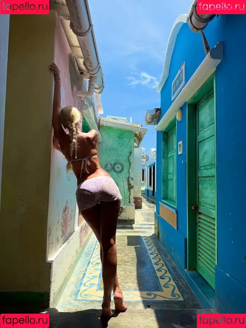 Polina Malinovskaya / polinamalinovskaya Onlyfans Photo Gallery 