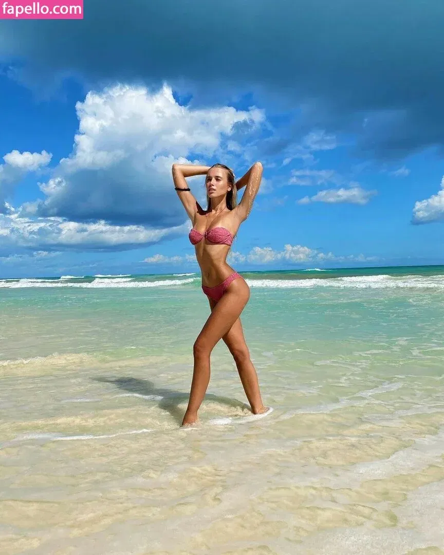 Polina Malinovskaya / polinamalinovskaya Onlyfans Photo Gallery 