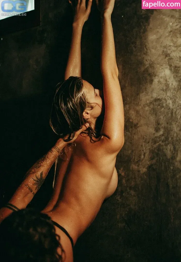 Polina Malinovskaya / polinamalinovskaya Onlyfans Photo Gallery 