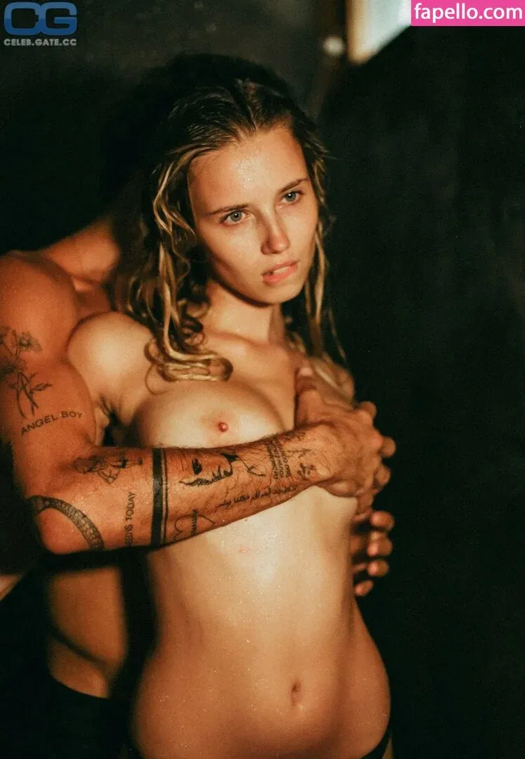 Polina Malinovskaya / polinamalinovskaya Onlyfans Photo Gallery 