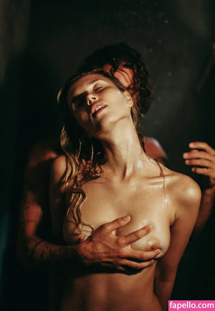 Polina Malinovskaya / polinamalinovskaya Onlyfans Photo Gallery 