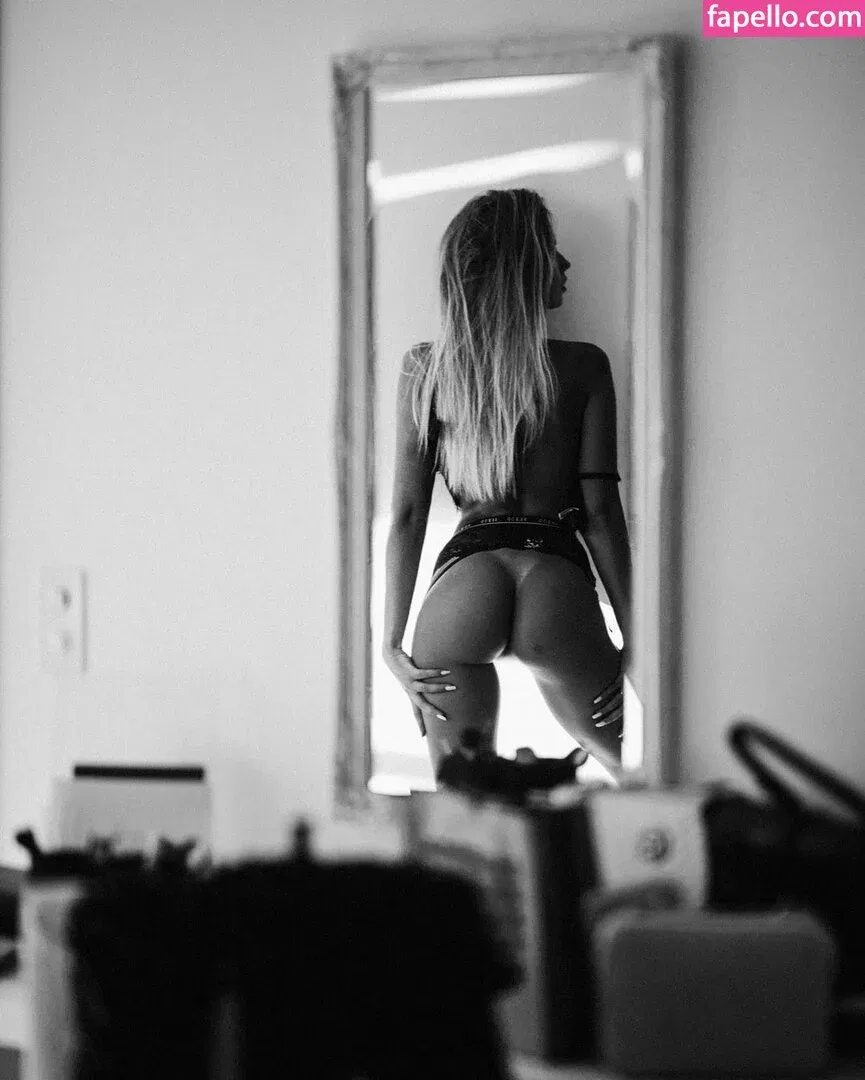 Polina Malinovskaya / polinamalinovskaya Onlyfans Photo Gallery 