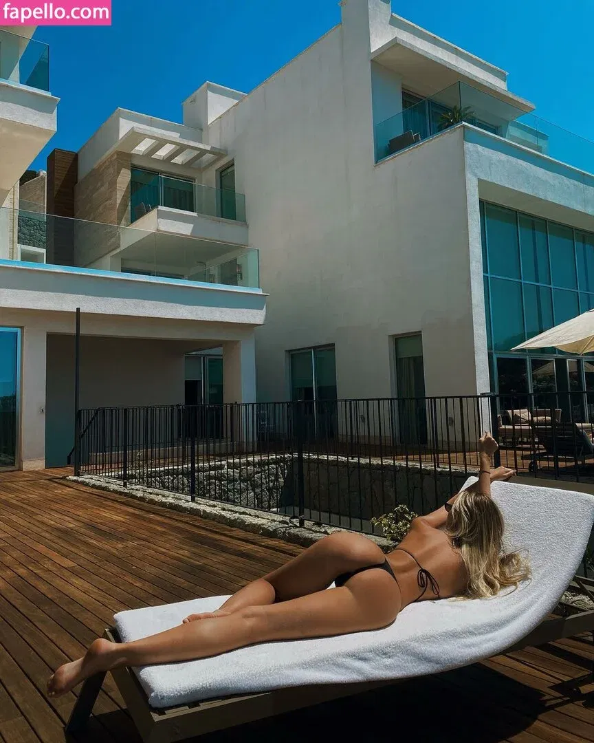 Polina Malinovskaya / polinamalinovskaya Onlyfans Photo Gallery 