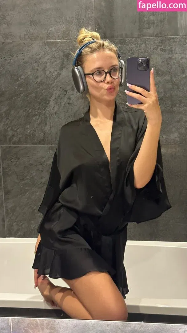 Polina Malinovskaya / polinamalinovskaya Onlyfans Photo Gallery 