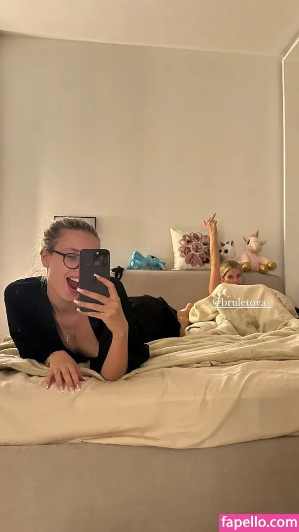 Polina Malinovskaya / polinamalinovskaya Onlyfans Photo Gallery 