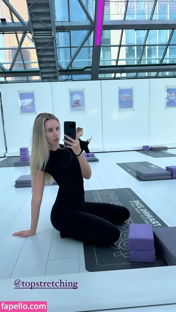 Polina Malinovskaya / polinamalinovskaya Onlyfans Photo Gallery 