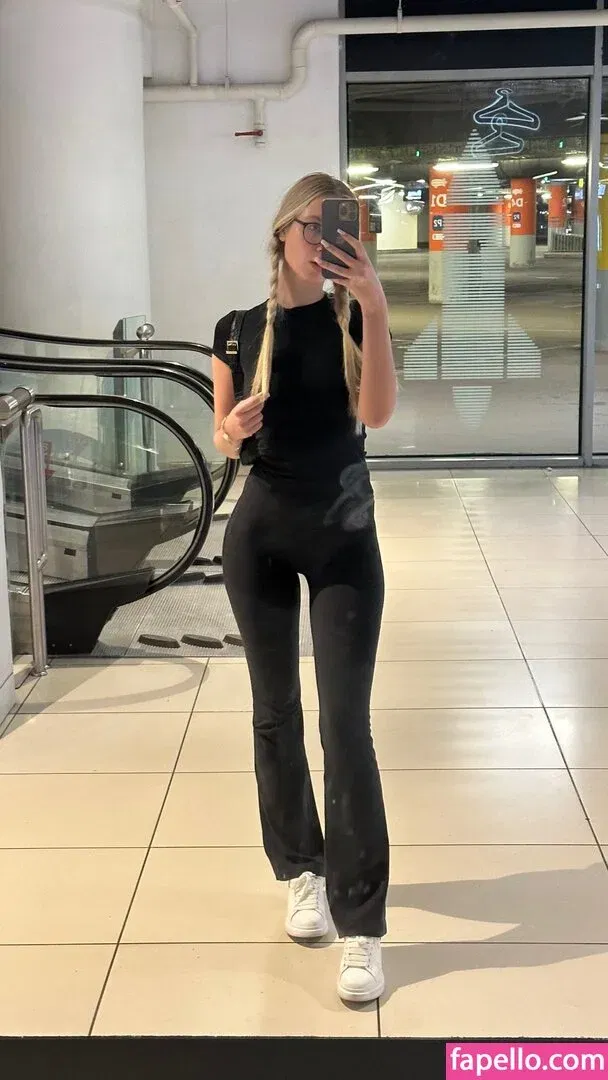 Polina Malinovskaya / polinamalinovskaya Onlyfans Photo Gallery 