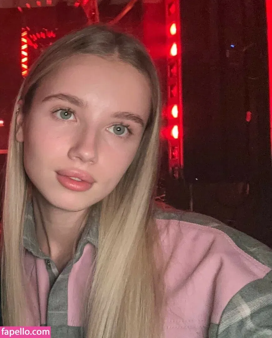 Polina Malinovskaya / polinamalinovskaya Onlyfans Photo Gallery 