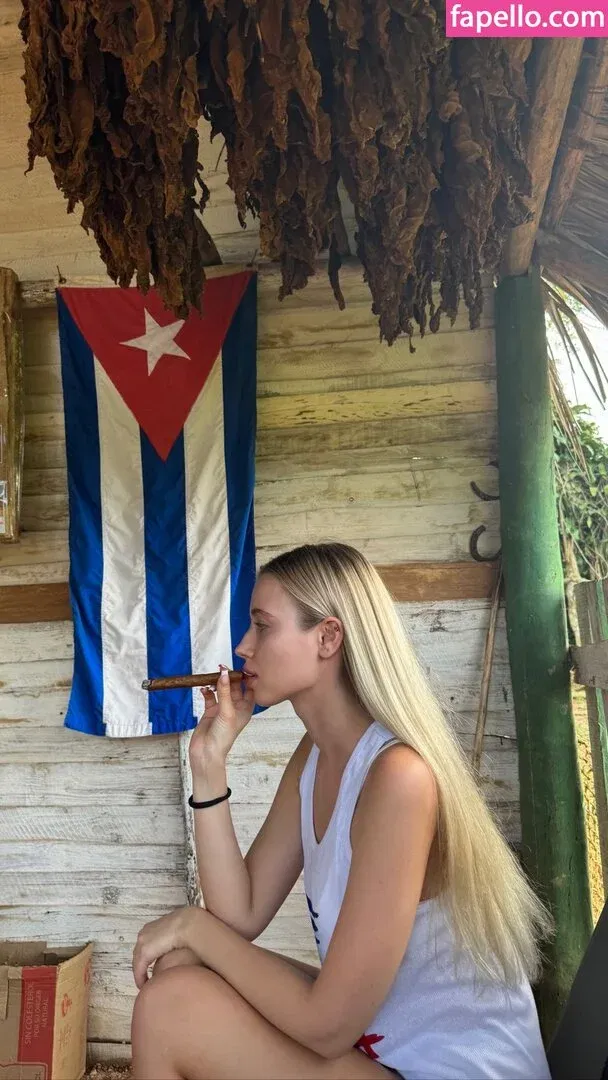 Polina Malinovskaya / polinamalinovskaya Onlyfans Photo Gallery 