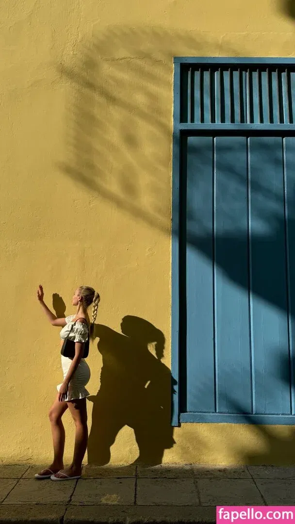 Polina Malinovskaya / polinamalinovskaya Onlyfans Photo Gallery 