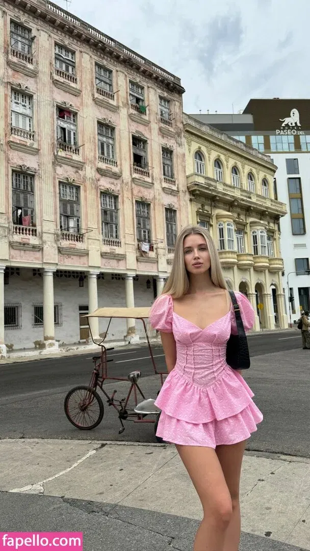 Polina Malinovskaya / polinamalinovskaya Onlyfans Photo Gallery 