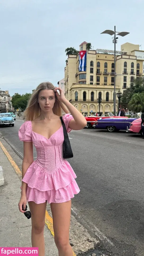 Polina Malinovskaya / polinamalinovskaya Onlyfans Photo Gallery 