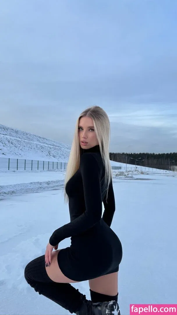 Polina Malinovskaya / polinamalinovskaya Onlyfans Photo Gallery 