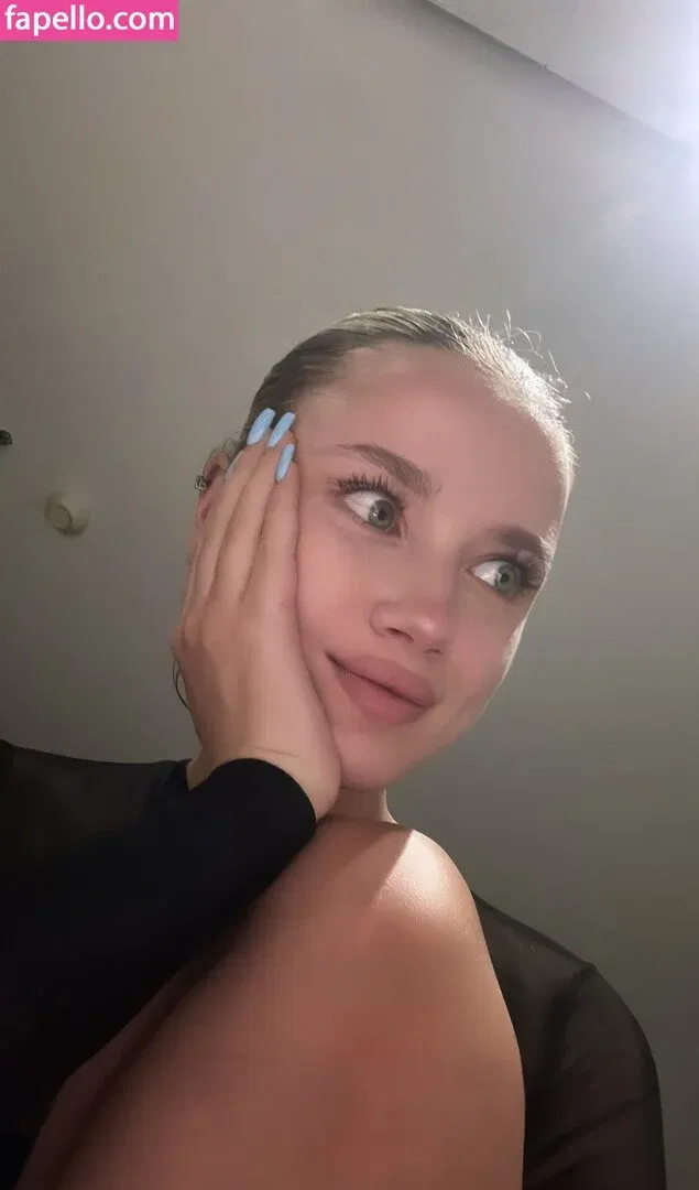 Polina Malinovskaya / polinamalinovskaya Onlyfans Photo Gallery 