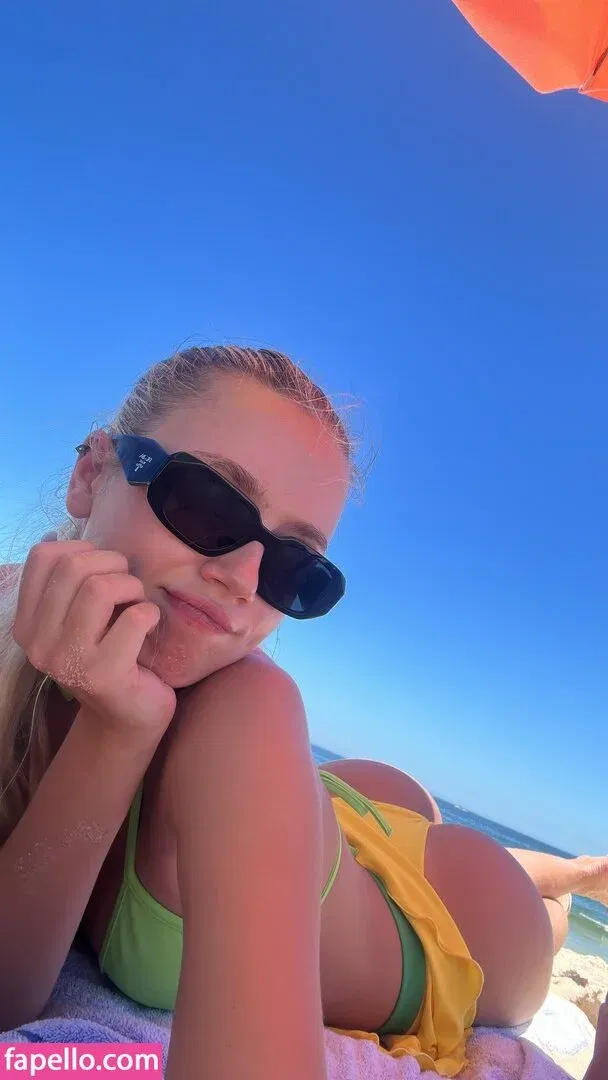 Polina Malinovskaya / polinamalinovskaya Onlyfans Photo Gallery 