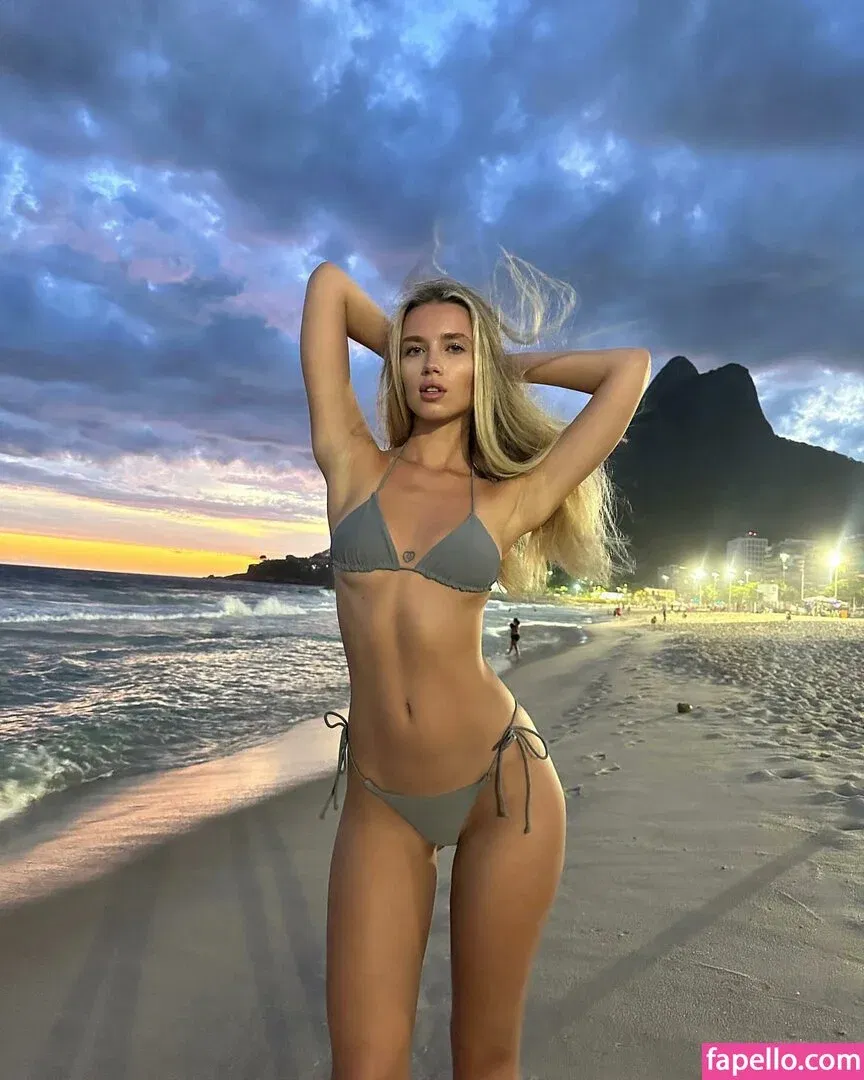 Polina Malinovskaya / polinamalinovskaya Onlyfans Photo Gallery 