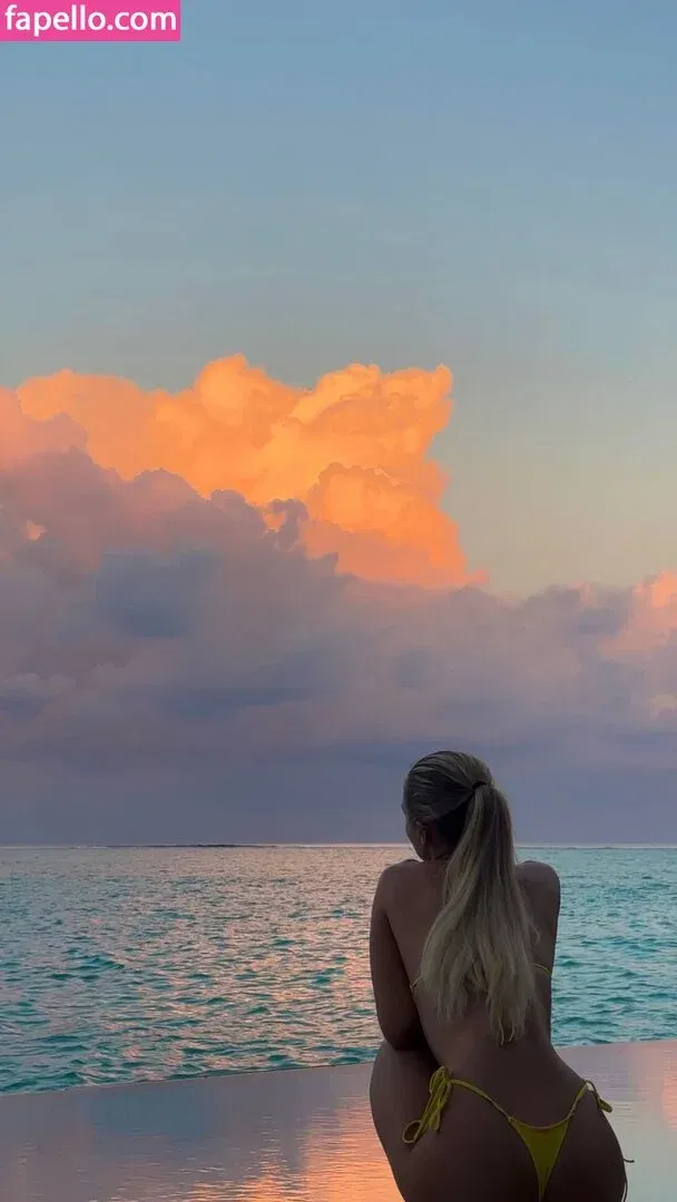 Polina Malinovskaya / polinamalinovskaya Onlyfans Photo Gallery 