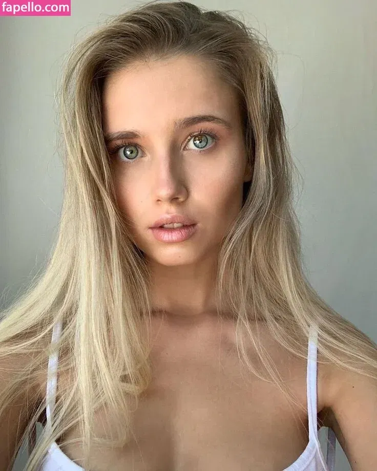 Polina Malinovskaya / polinamalinovskaya Onlyfans Photo Gallery 