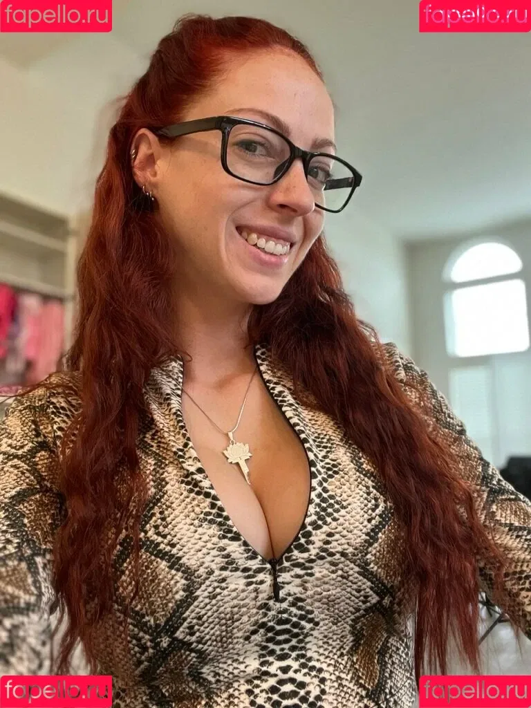 femdomnikkikit / goddessnikkikit Onlyfans Photo Gallery 