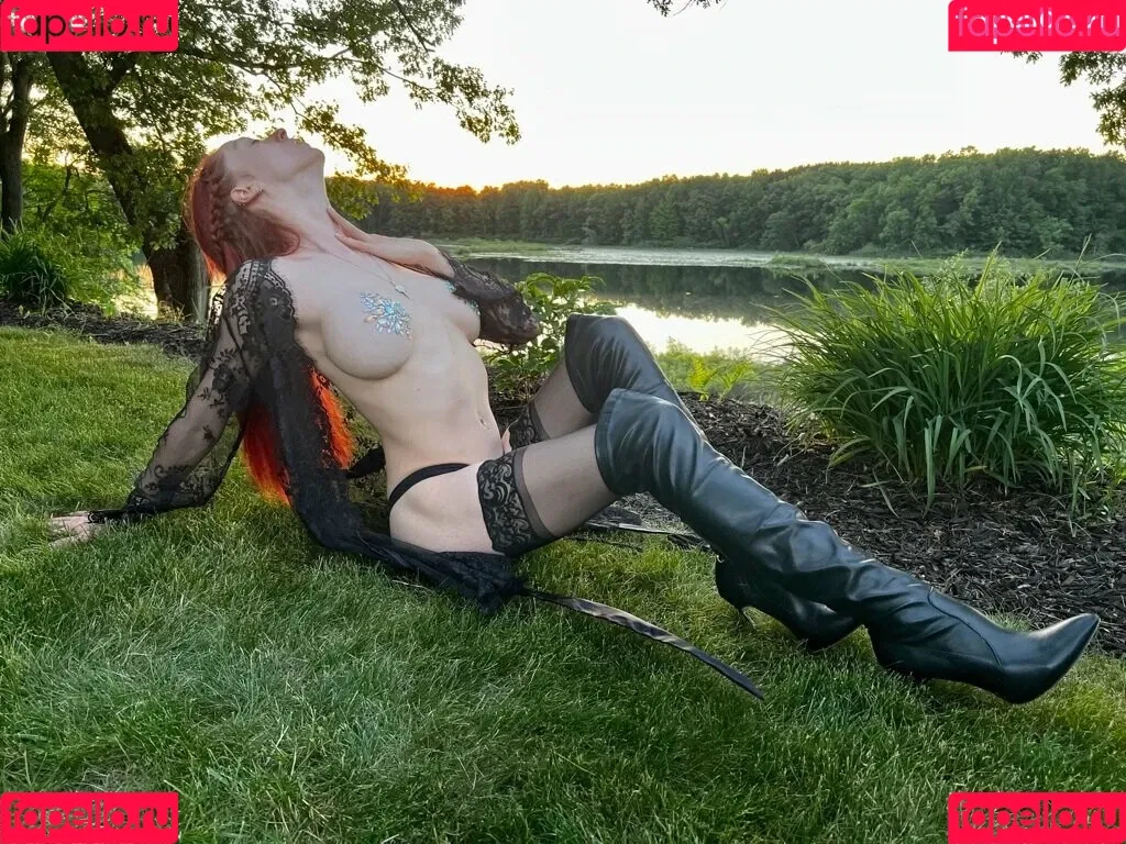 femdomnikkikit / goddessnikkikit Onlyfans Photo Gallery 