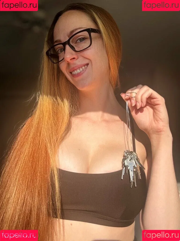 femdomnikkikit / goddessnikkikit Onlyfans Photo Gallery 