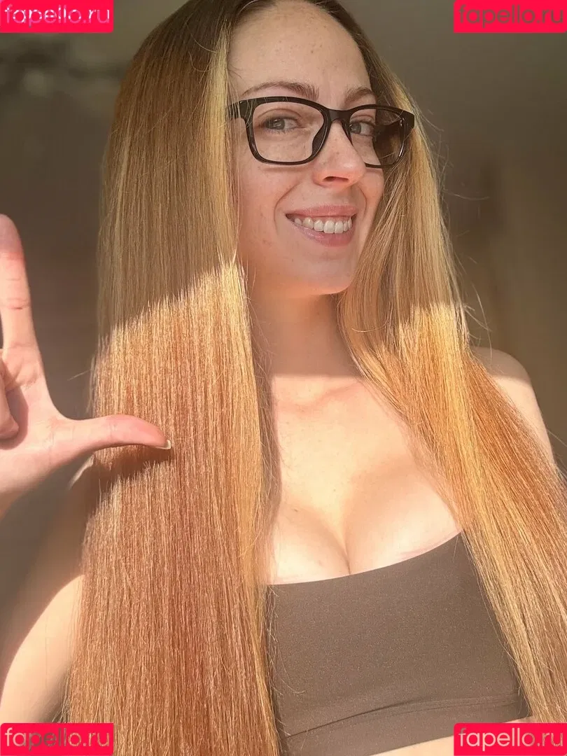 femdomnikkikit / goddessnikkikit Onlyfans Photo Gallery 