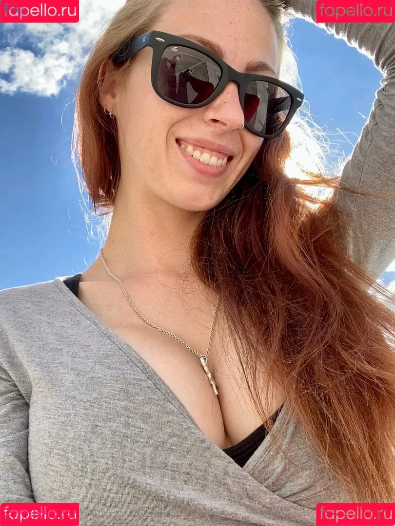 femdomnikkikit / goddessnikkikit Onlyfans Photo Gallery 