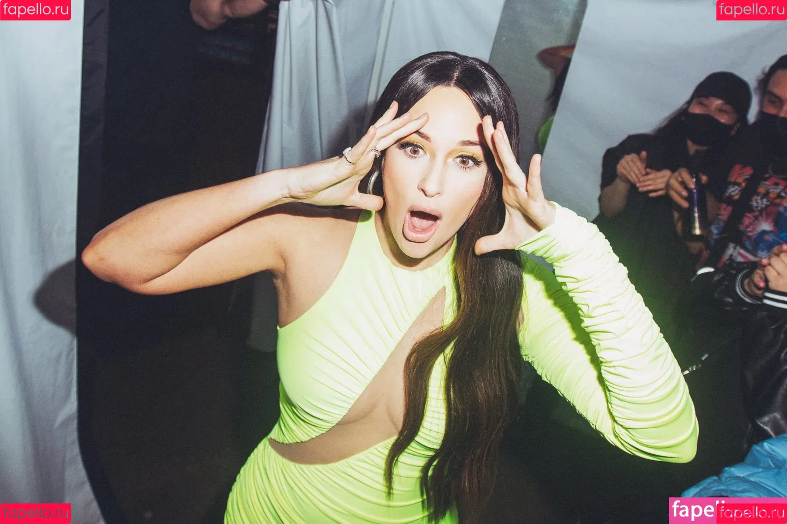 Kacey Musgraves / heavenlyyhazel / spaceykacey Onlyfans Photo Gallery 