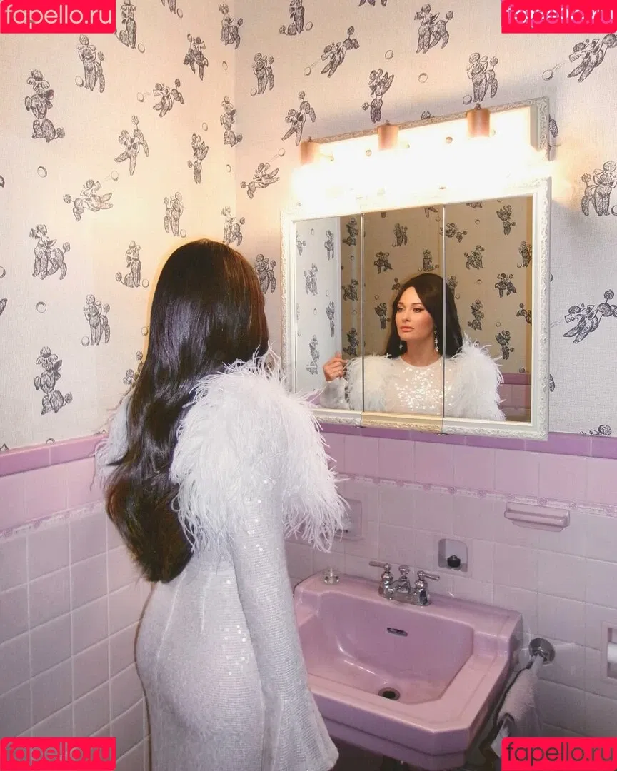 Kacey Musgraves / heavenlyyhazel / spaceykacey Onlyfans Photo Gallery 