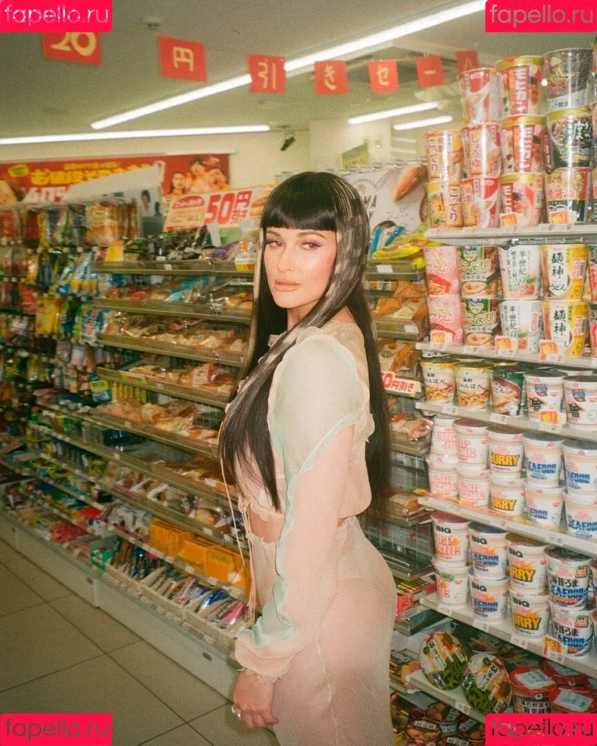 Kacey Musgraves / heavenlyyhazel / spaceykacey Onlyfans Photo Gallery 
