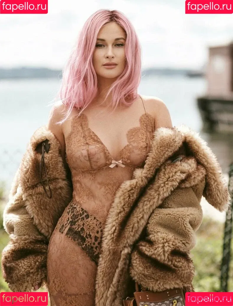 Kacey Musgraves / heavenlyyhazel / spaceykacey Onlyfans Photo Gallery 