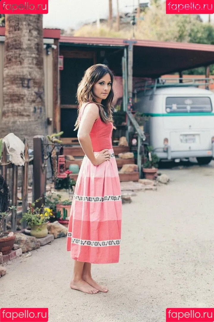 Kacey Musgraves / heavenlyyhazel / spaceykacey Onlyfans Photo Gallery 