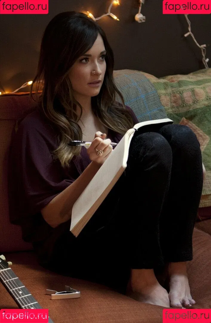 Kacey Musgraves / heavenlyyhazel / spaceykacey Onlyfans Photo Gallery 