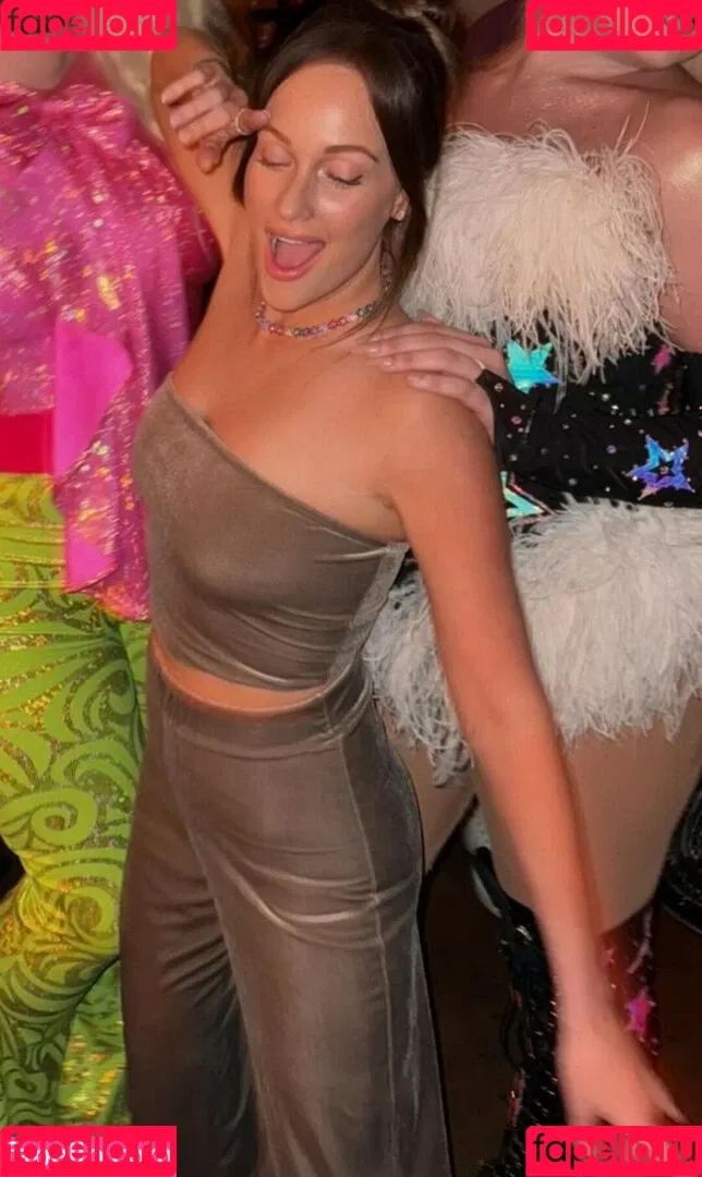 Kacey Musgraves / heavenlyyhazel / spaceykacey Onlyfans Photo Gallery 
