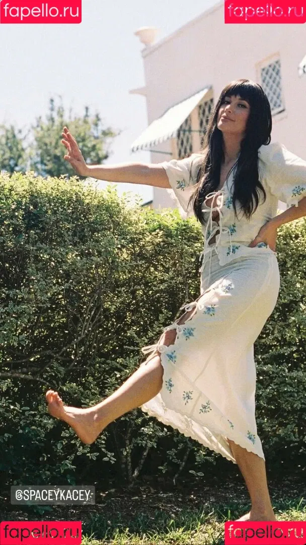 Kacey Musgraves / heavenlyyhazel / spaceykacey Onlyfans Photo Gallery 