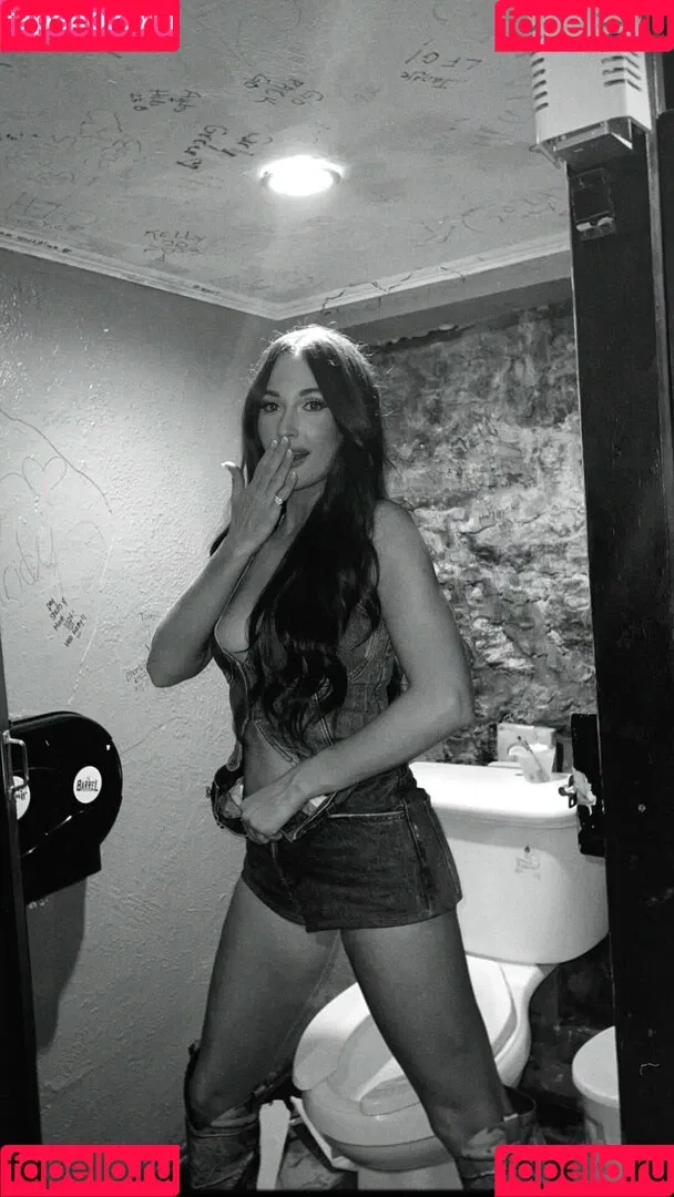 Kacey Musgraves / heavenlyyhazel / spaceykacey Onlyfans Photo Gallery 