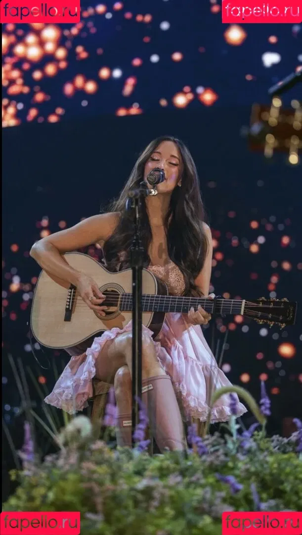 Kacey Musgraves / heavenlyyhazel / spaceykacey Onlyfans Photo Gallery 