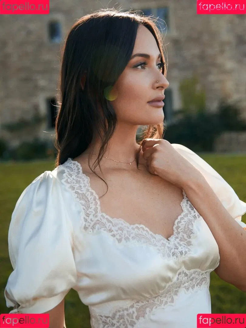 Kacey Musgraves / heavenlyyhazel / spaceykacey Onlyfans Photo Gallery 