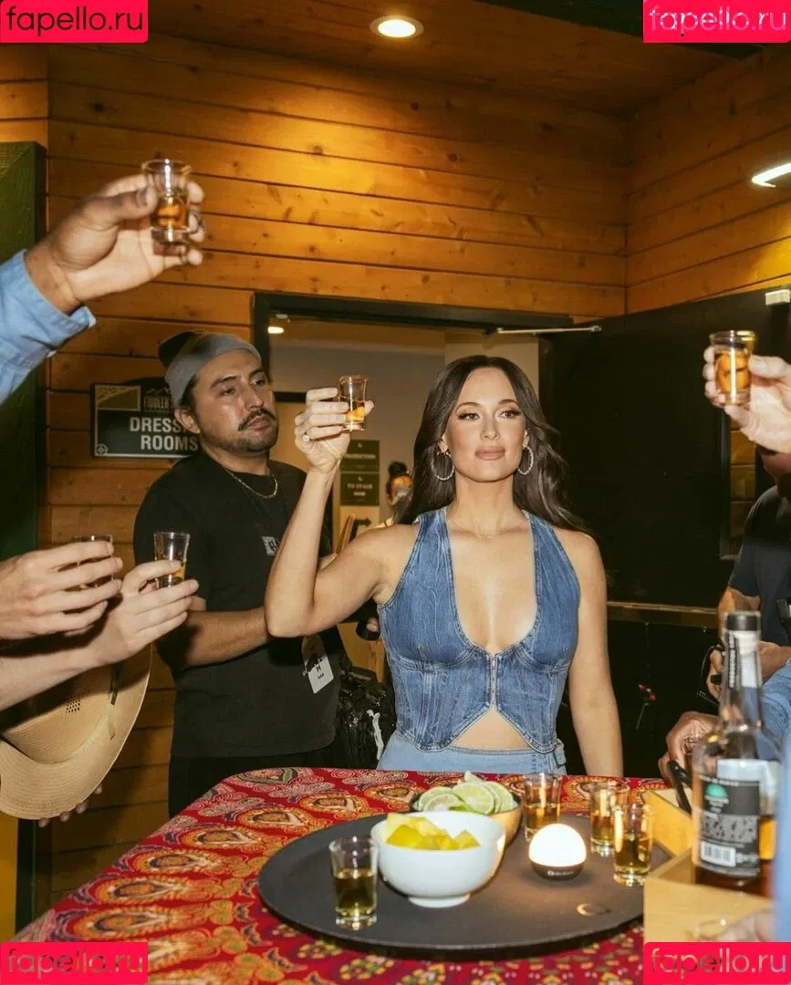 Kacey Musgraves / heavenlyyhazel / spaceykacey Onlyfans Photo Gallery 