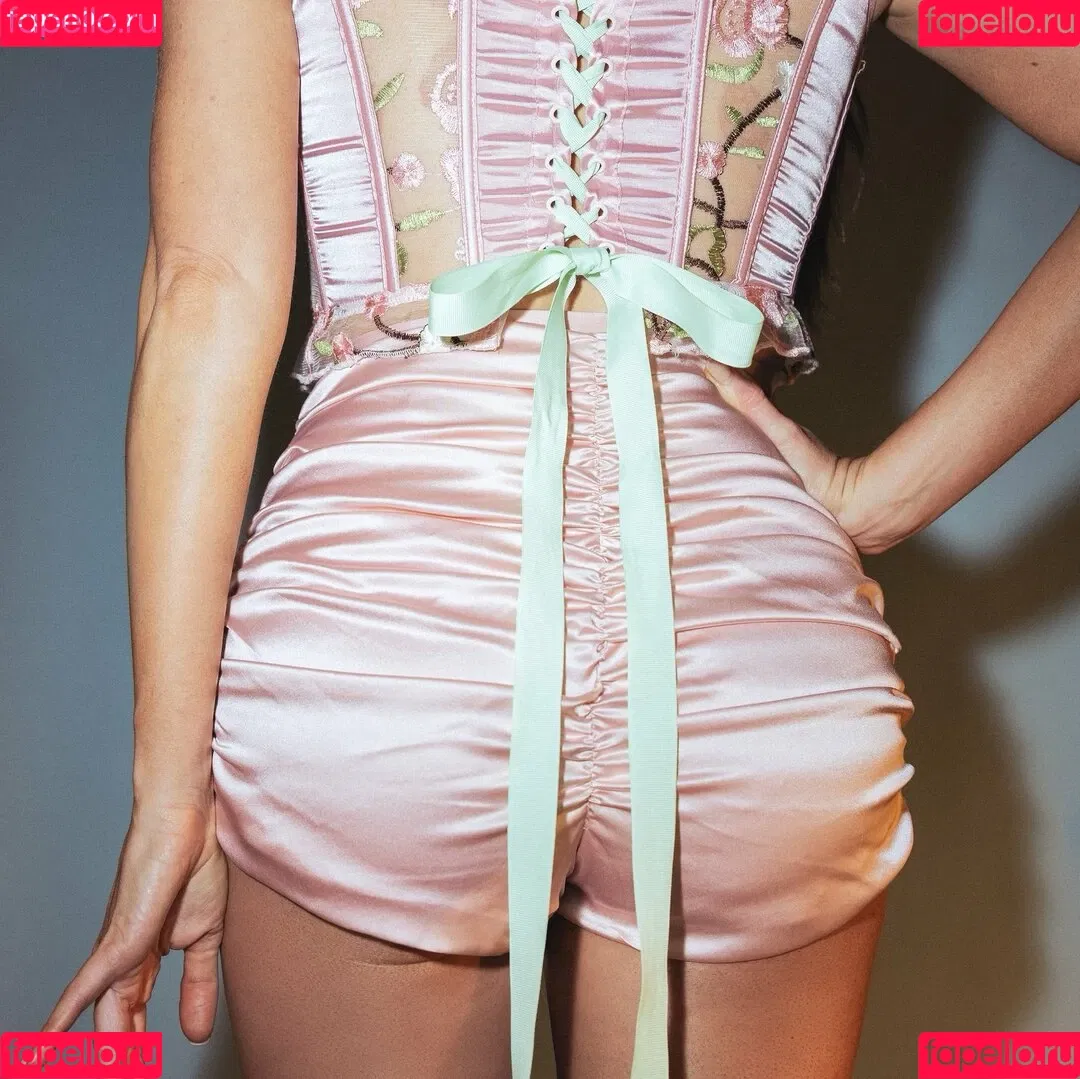 Kacey Musgraves / heavenlyyhazel / spaceykacey Onlyfans Photo Gallery 