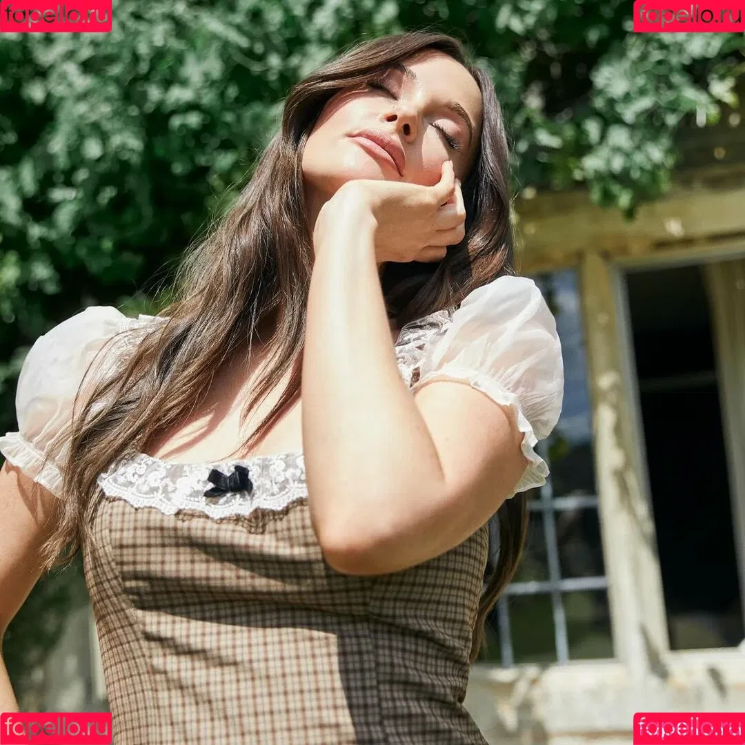 Kacey Musgraves / heavenlyyhazel / spaceykacey Onlyfans Photo Gallery 