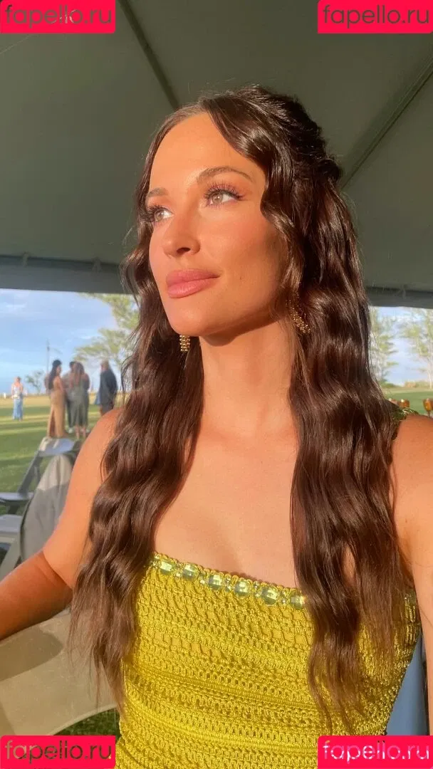 Kacey Musgraves / heavenlyyhazel / spaceykacey Onlyfans Photo Gallery 