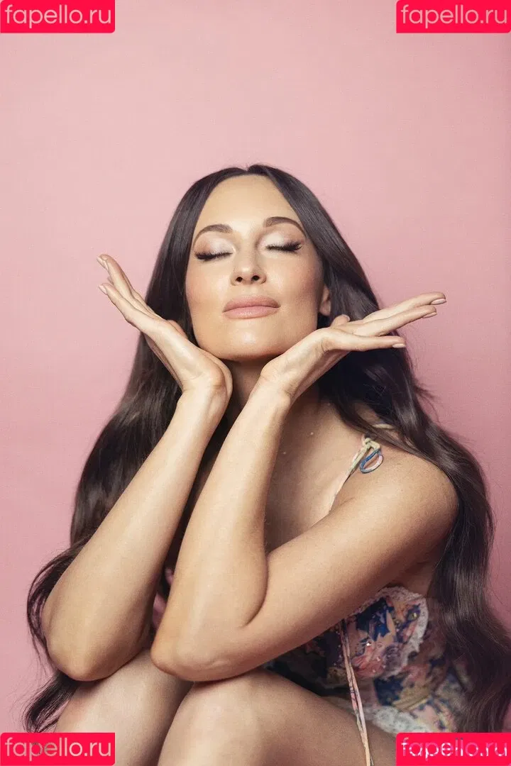 Kacey Musgraves / heavenlyyhazel / spaceykacey Onlyfans Photo Gallery 