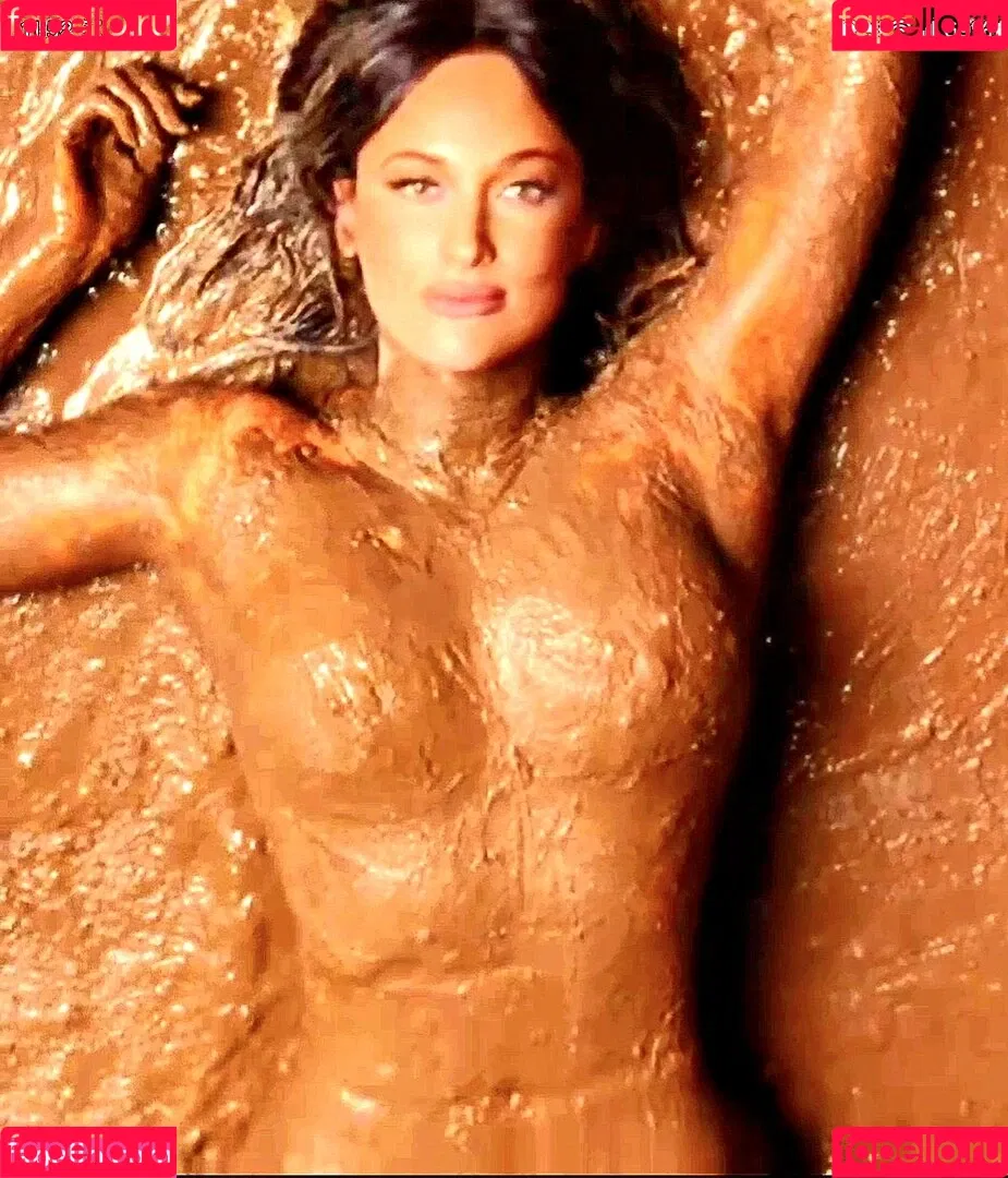 Kacey Musgraves / heavenlyyhazel / spaceykacey Onlyfans Photo Gallery 