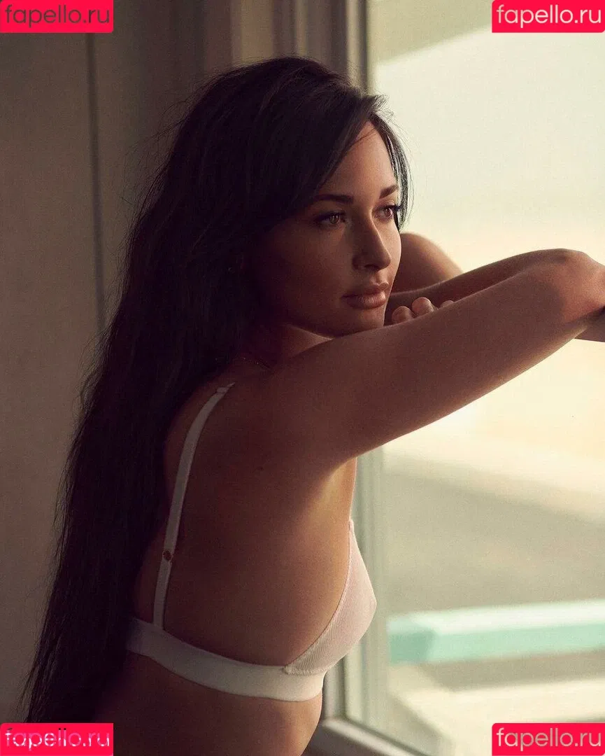 Kacey Musgraves / heavenlyyhazel / spaceykacey Onlyfans Photo Gallery 