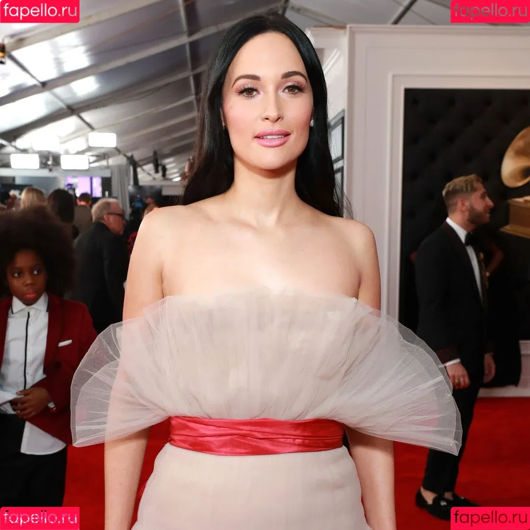 Kacey Musgraves / heavenlyyhazel / spaceykacey Onlyfans Photo Gallery 